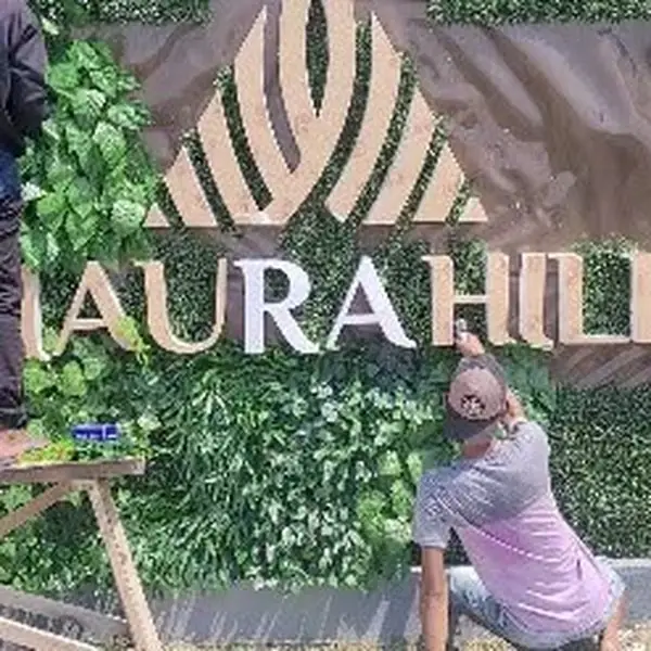 Proses pemasangan – Signage Maura Hill